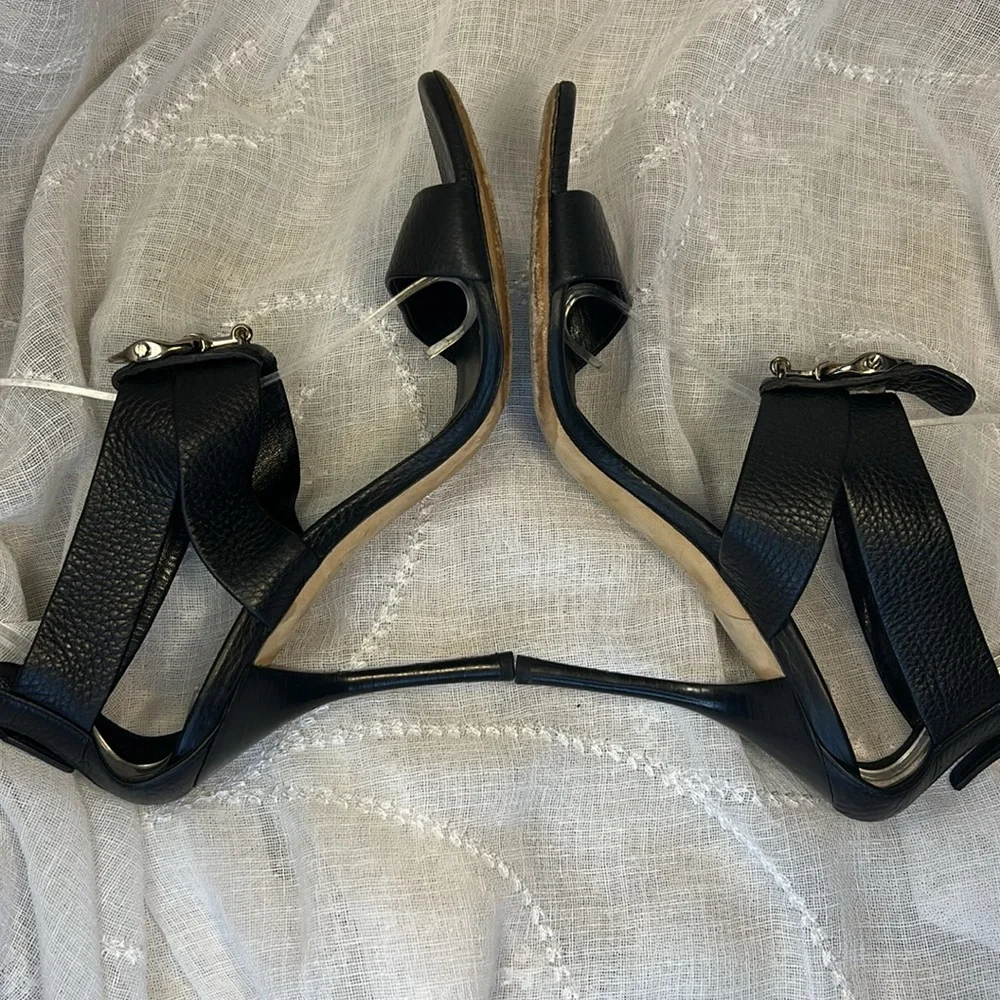 Gucci Elegant Black Stiletto Sandals with buckle - Picture 9 of 16